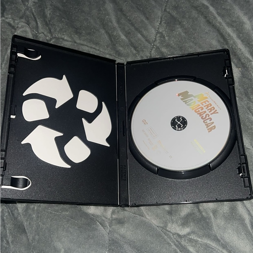 Merry Madagascar DVD - Picture 3 of 4